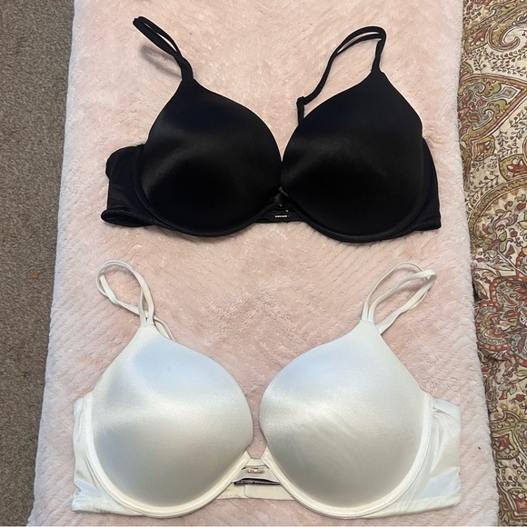 Victoria's Secret Black and White Bra Set with Jewel Detail - Picture 2 of 10